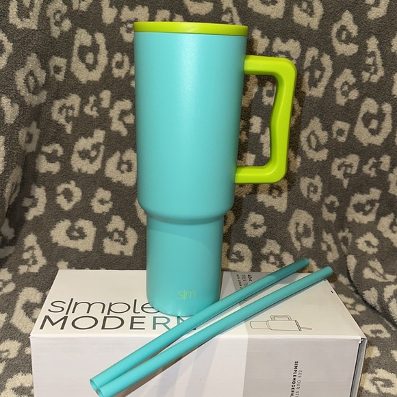 simple modern Other - Simple Modern Trek 40oz Tumbler in Seafoam Splash 💦 New 🆕 & Never Used 😍😍